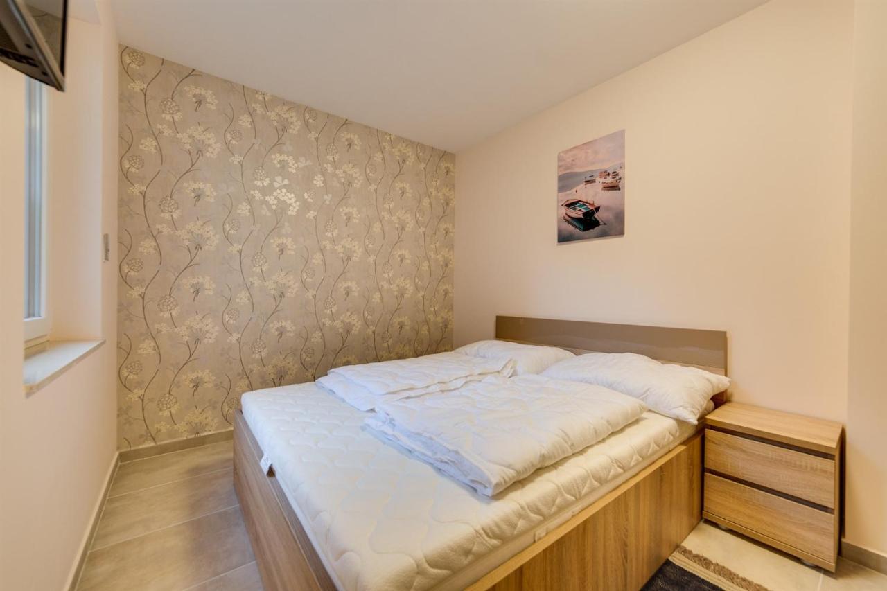 Forest Földvár Apartmanok Balatonföldvár Esterno foto