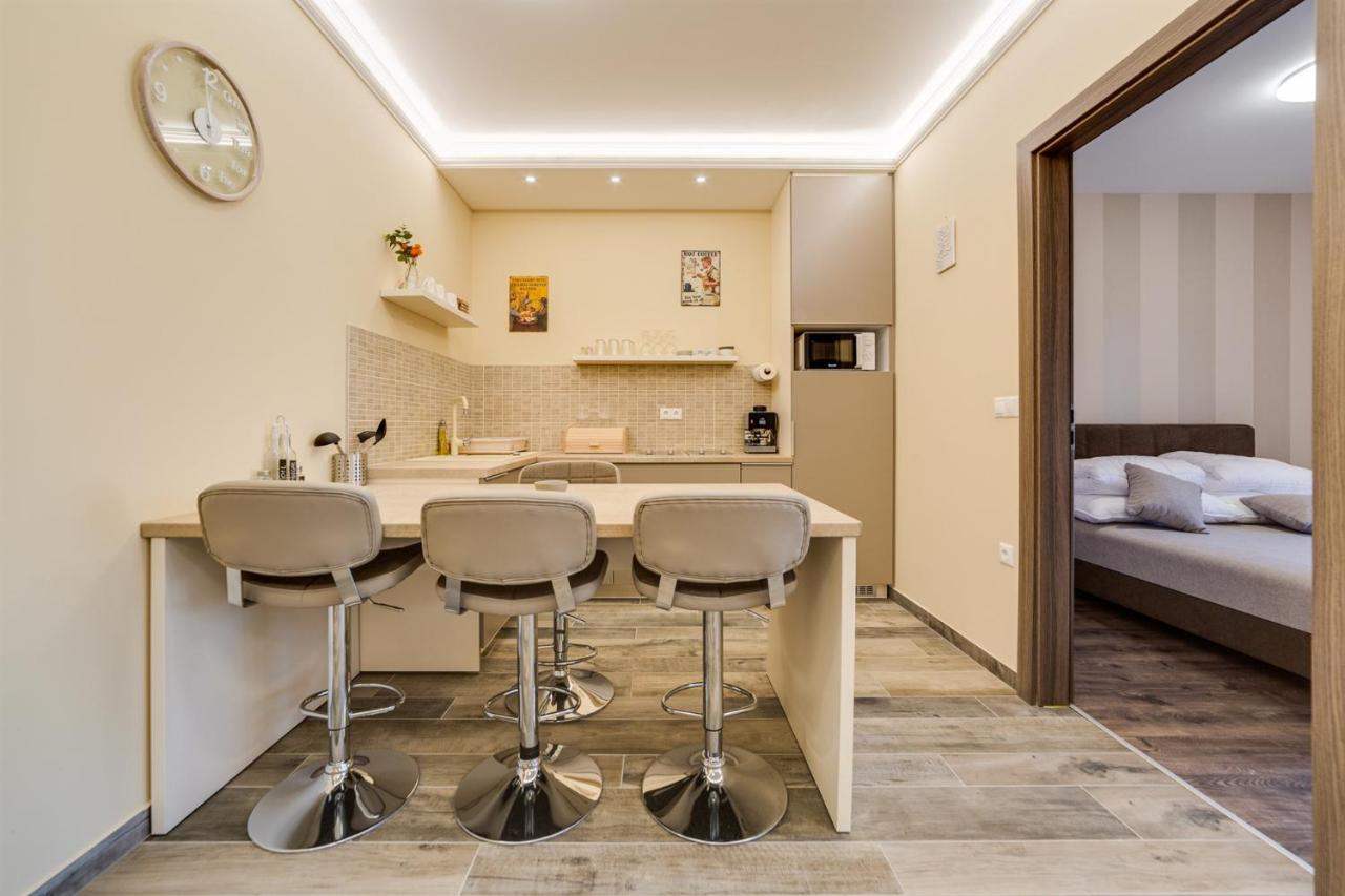 Forest Földvár Apartmanok Balatonföldvár Esterno foto