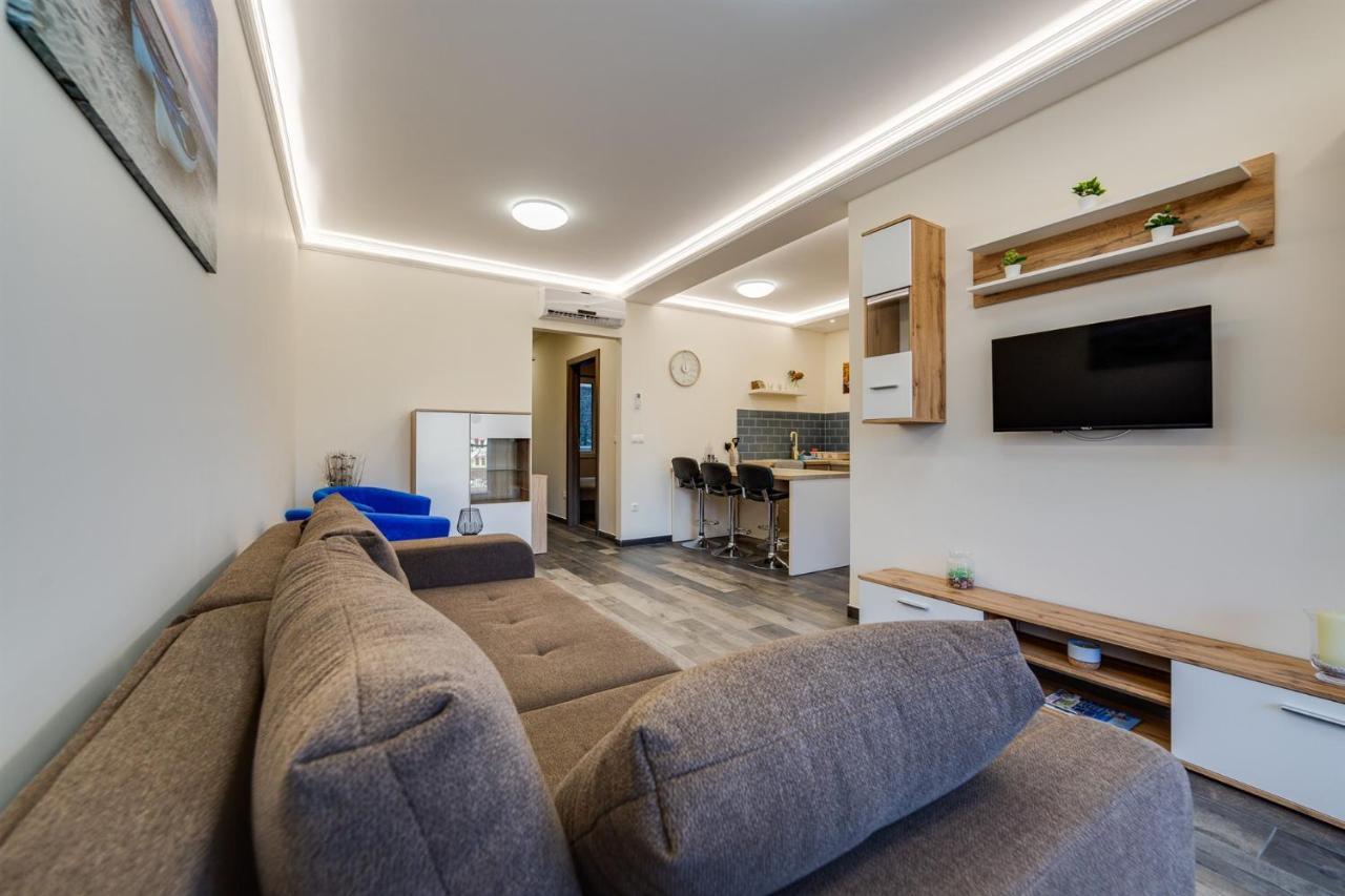 Forest Földvár Apartmanok Balatonföldvár Esterno foto
