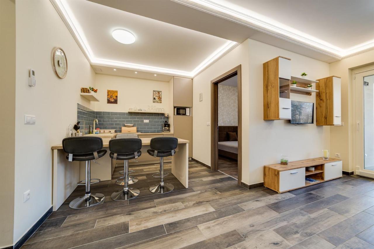 Forest Földvár Apartmanok Balatonföldvár Esterno foto