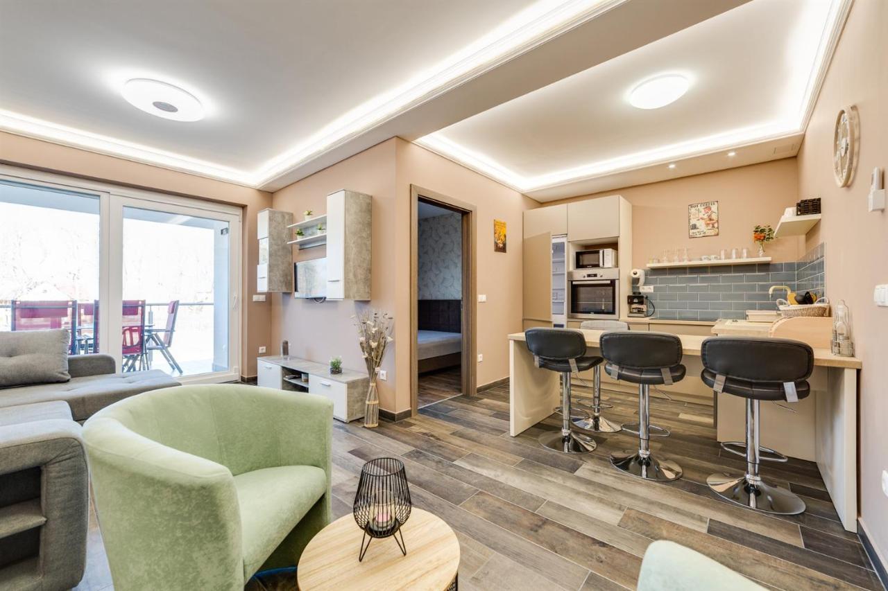 Forest Földvár Apartmanok Balatonföldvár Esterno foto